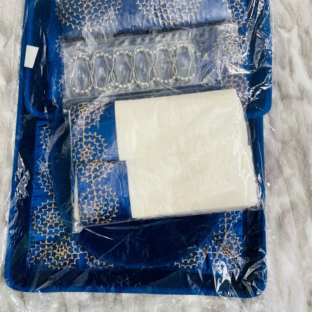 Luxurious Navy and White 19-Piece Bath Set